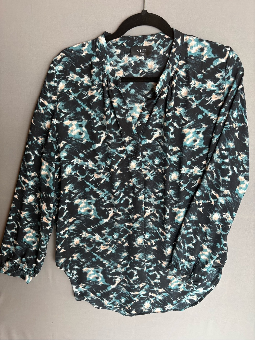 VICI Teal Black Abstract Print Long-Sleeve V-Neck Blouse